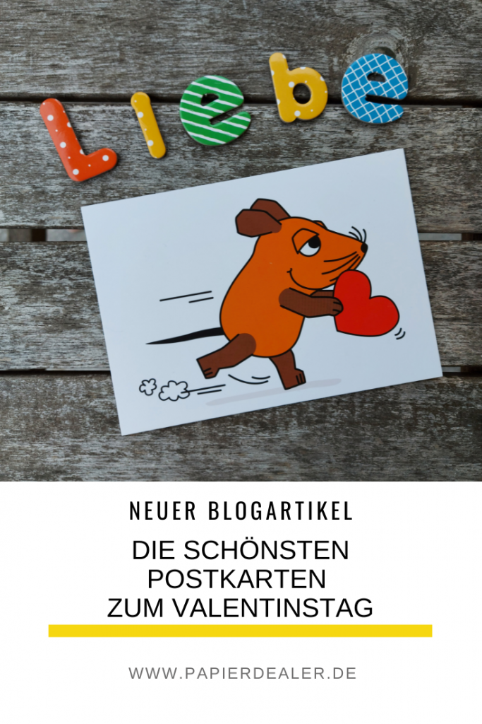 Pinterest-Pin: Neuer Blogartikel! Die schönsten Postkarten zum Valentinstag. www.papierdealer.de
Zu sehen ist eine Postkarte von Die Sendung mit der Maus, wo die Maus ein Herz in den Händen hält und läuft. Darüber sind bunte Buchstaben zu sehen, die das Wort Liebe bilden.